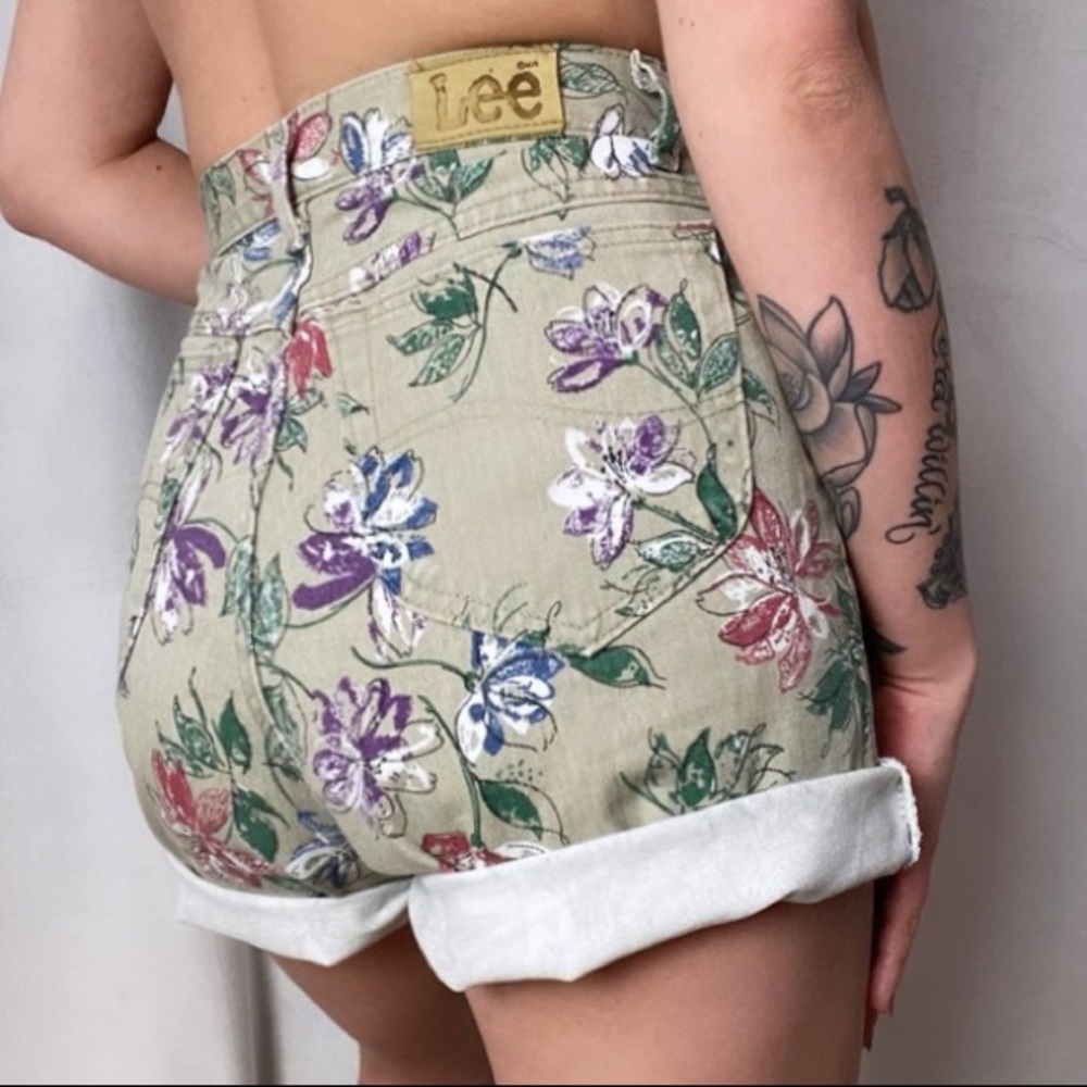 RARE LEE VINTAGE FLORAL DENIM HIGH WAIST SHORTS - Picture 2 of 6